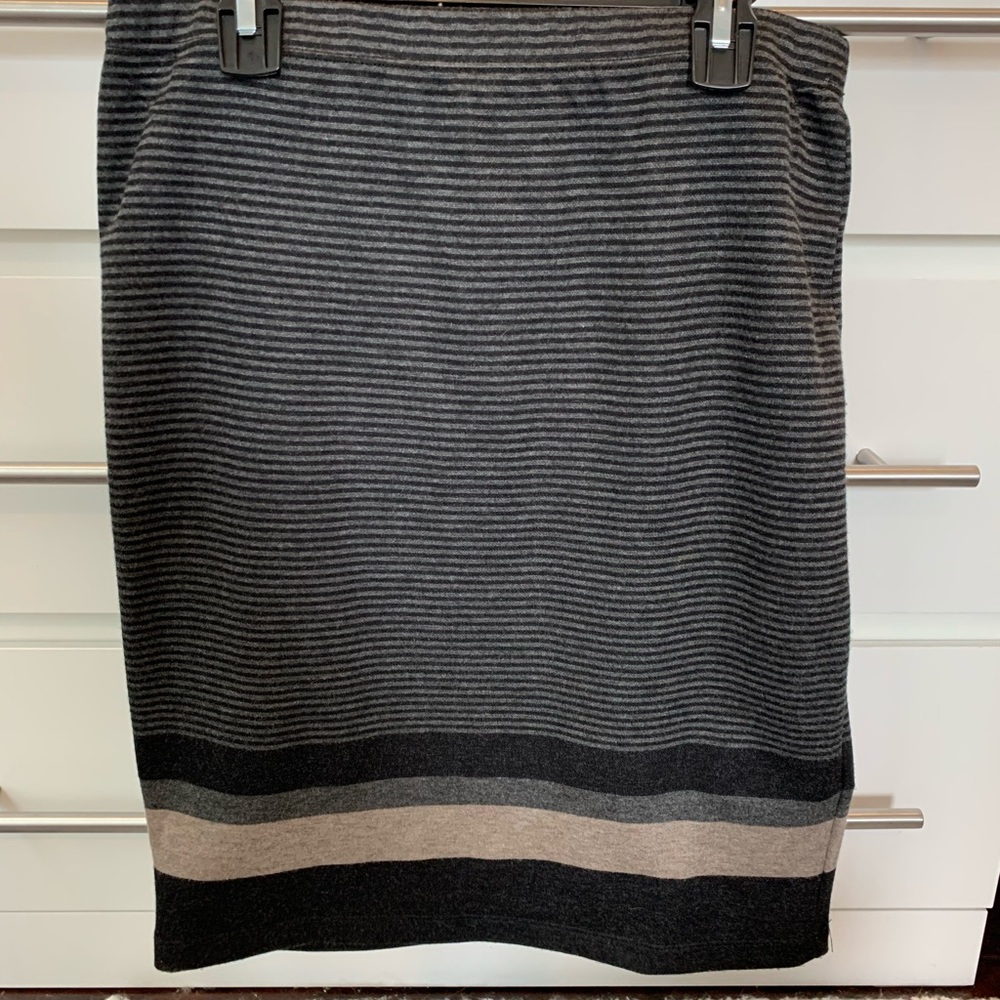 Max Studio XS Skirt